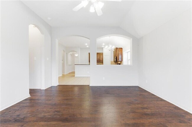 Building Photo - 1221 Amazon Dr