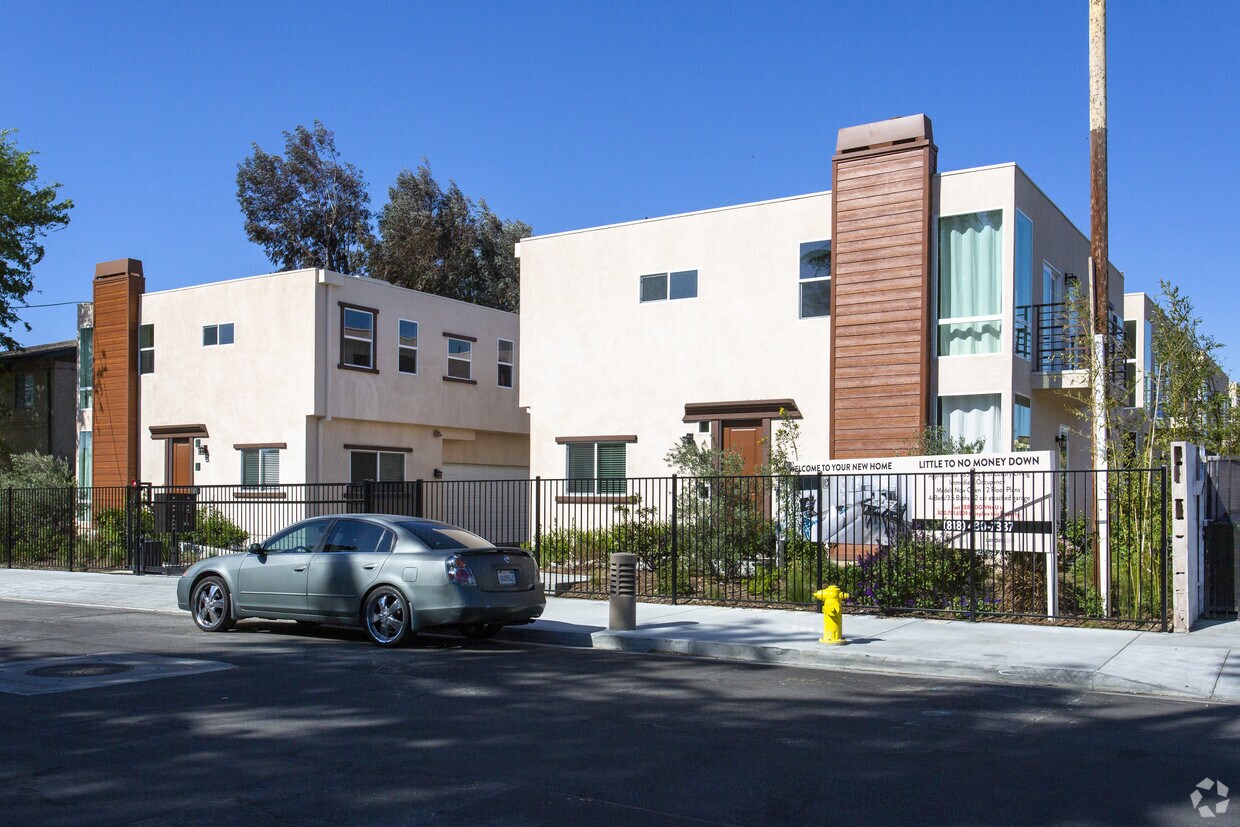 Building Photo - 9237 Wakefield Ave
