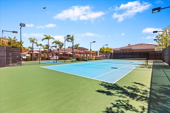 Building Photo - $3,456 - 2 Bed / 2 Bath Stunning Corner Un...