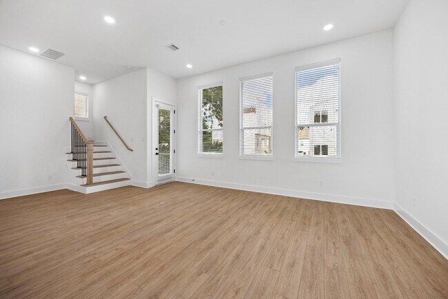 Foto del edificio - 835 Rachel St