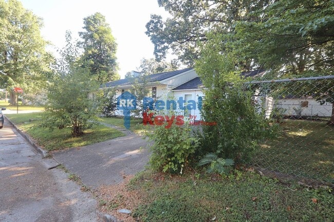 Building Photo - 2101 Waggoner Ave
