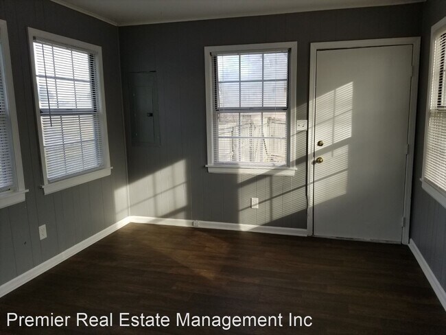 Building Photo - 3 br, 1 bath House - 10005 E 53rd Street