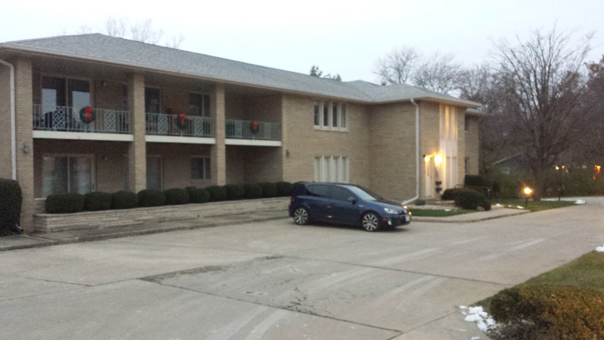 Lawnview Apartment - 5021 N University St