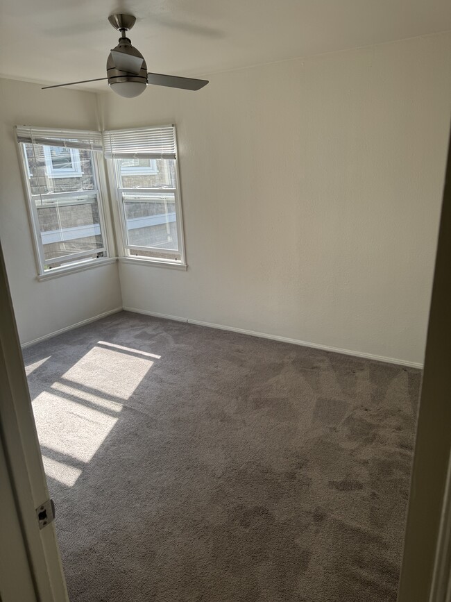 Bedroom - 827 Venezia Ave