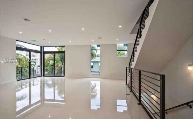 Foto del edificio - 909 NE 16th Terrace