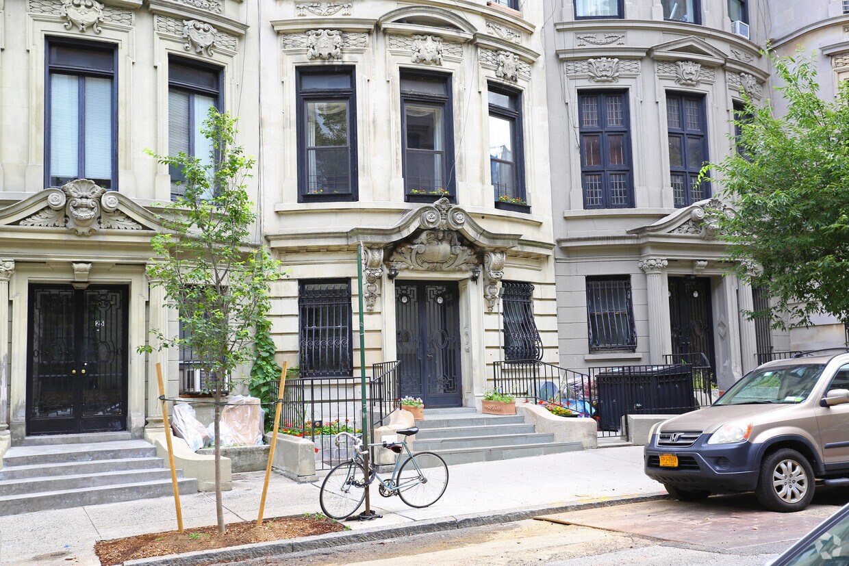 Building Photo - 23 W 85th St