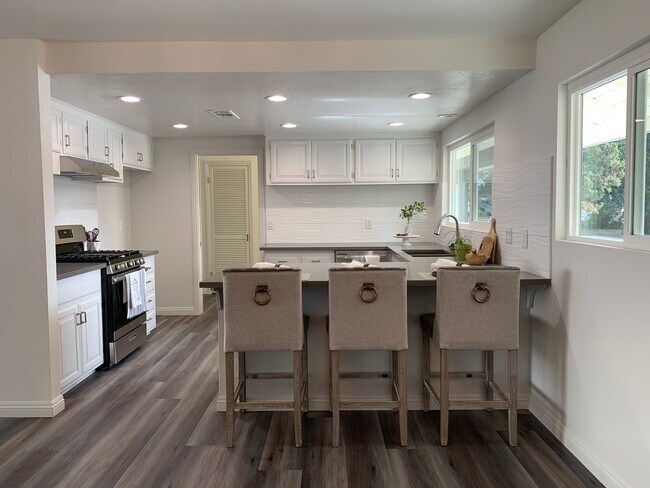 Foto del edificio - 611 E Del Mar Ave