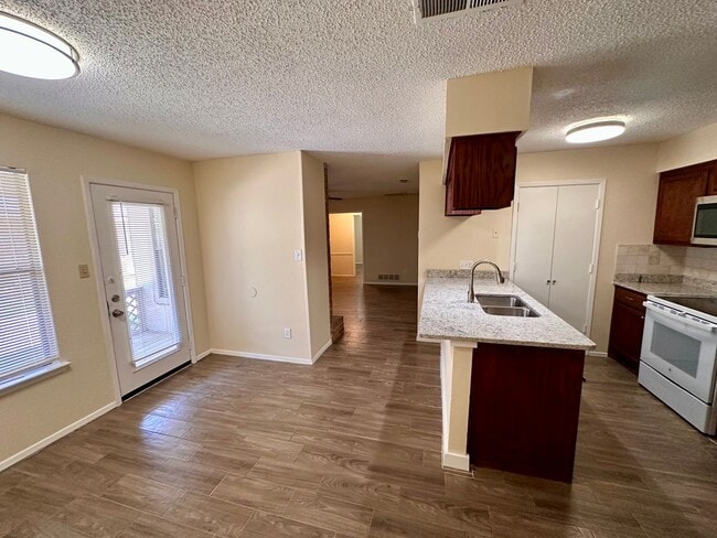 Photo - Arlington Duplex For Lease House