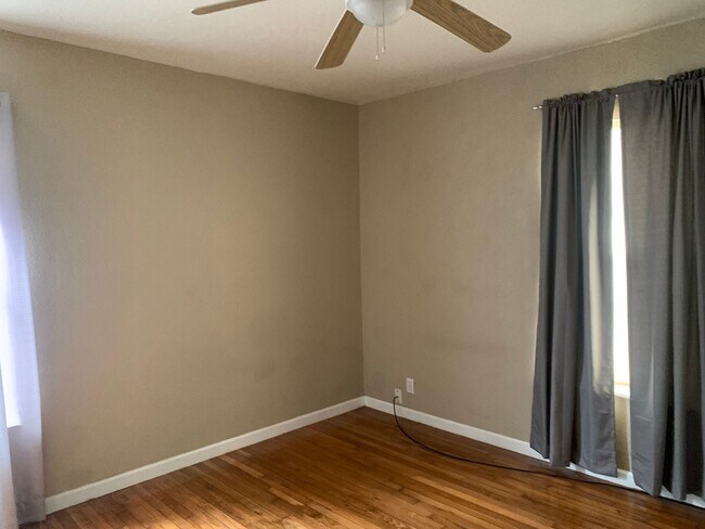 Building Photo - 3 br, 1 bath House - 946 Rickey Drive