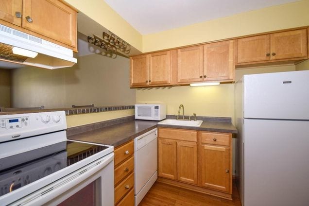 Kitchen - 5700 W Wahner Ave