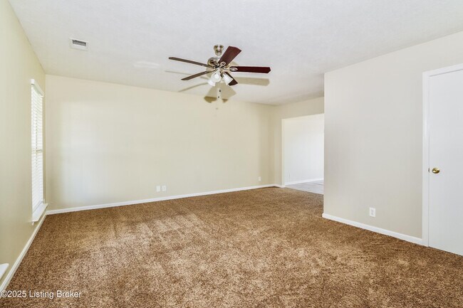 Foto del edificio - 10613 Irvin Pines Dr