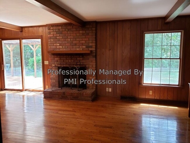 Building Photo - 310 Sadler Ct