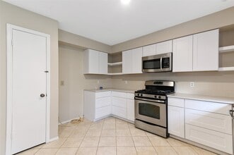 Building Photo - 18067 Garden Manor Dr