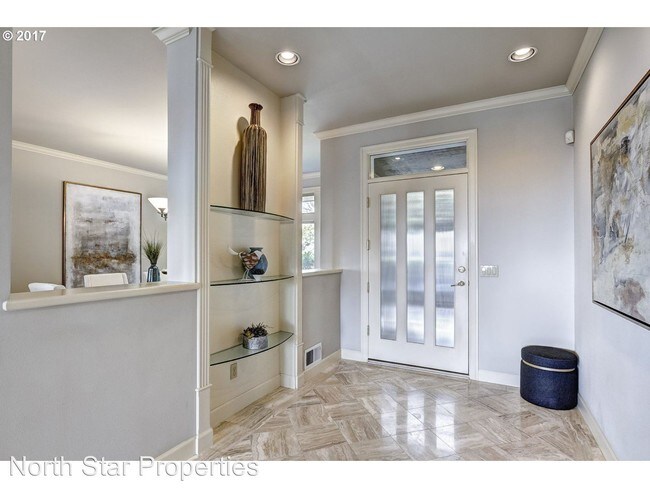 Foto del edificio - 7916 NW Hawkins Blvd