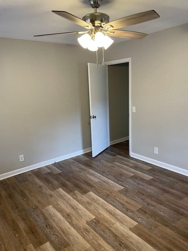 Foto del edificio - Updated 2-Bedroom Close to Campus and Conveniences!