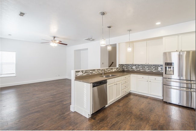 Building Photo - 646 E 1590 S