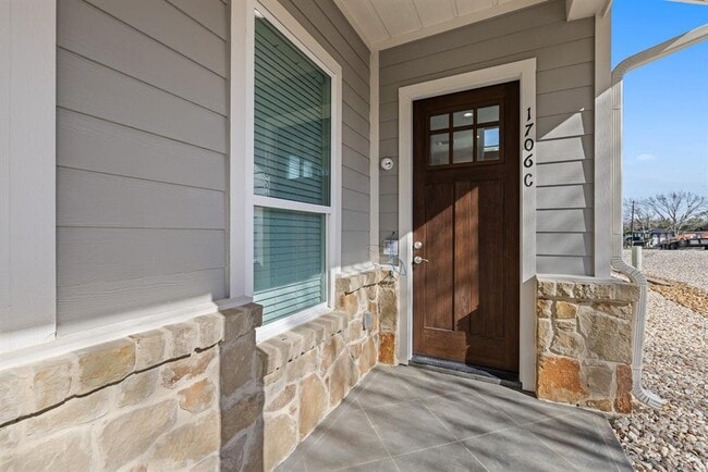 Foto del edificio - 1706 Cedar Bend Dr