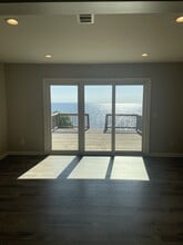 Building Photo - 6455 Oak Shr Dr