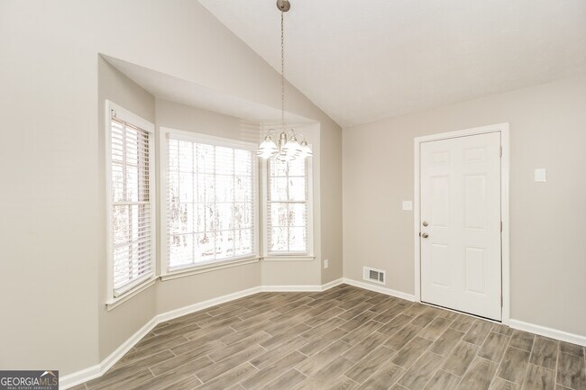 Building Photo - 585 Nottingham Dr