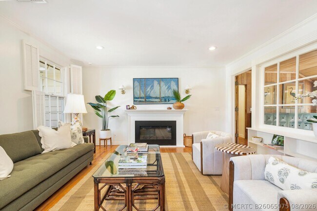 Foto del edificio - 1161 N Ocean Way