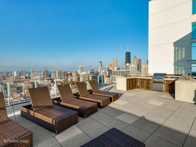 Foto del edificio - 303 W Ohio St