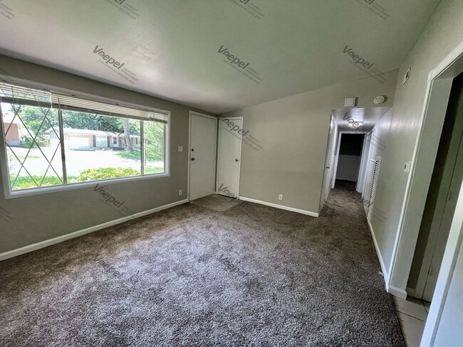 Building Photo - Fantastic South KCMO Ranch Style Home - Av...