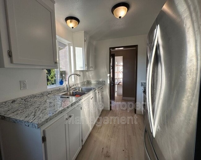 Building Photo - 43 Breeze Way