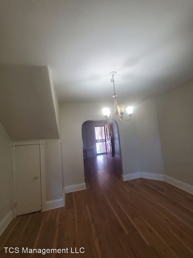 Building Photo - 3 br, 1 bath House - 464 E Cosgrove St
