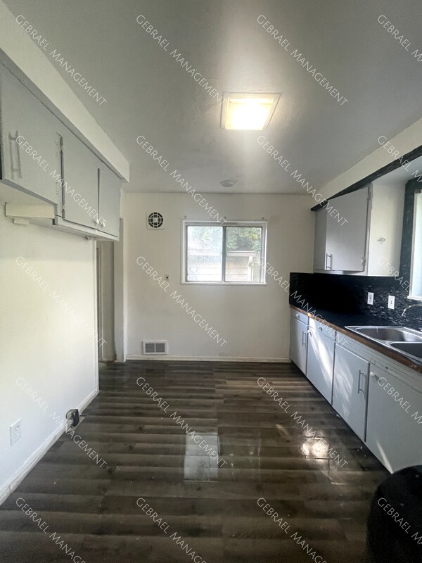 Foto del edificio - 808 Chatham Dr