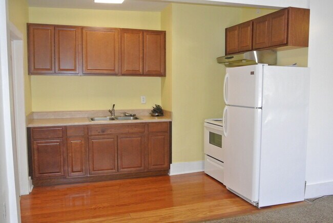 Building Photo - 211 W 59th St