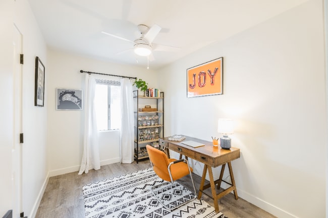 Foto del edificio - 1326 W Roma Ave