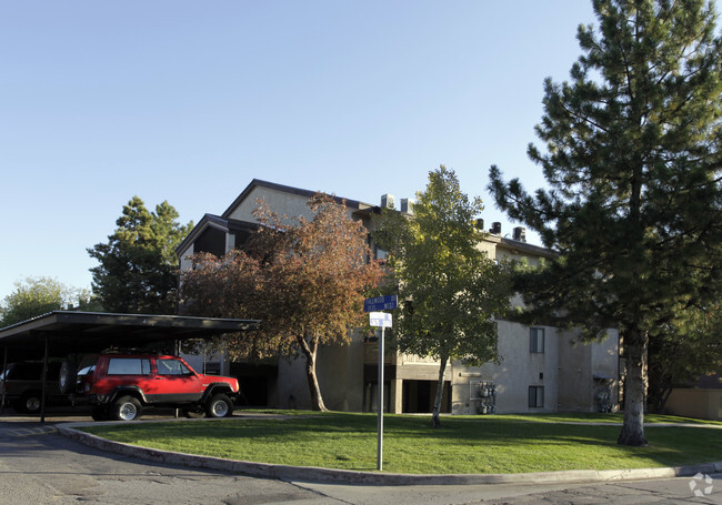 Building Photo - Summerwood Apartments