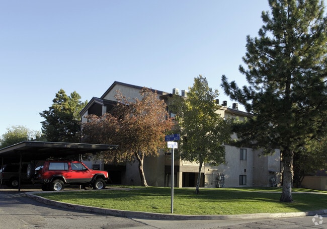 Foto del edificio - Summerwood Apartments