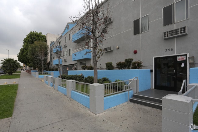 Building Photo - Rampart Village Villas