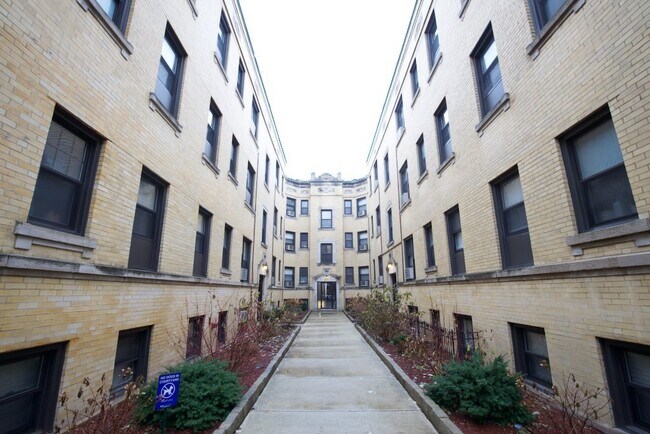 Building Photo - 436 W Belden Ave