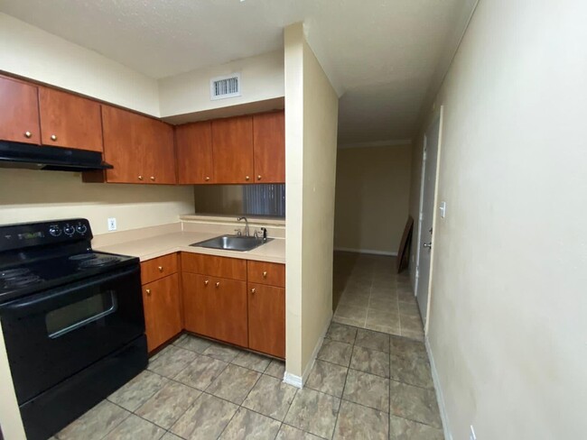 Foto del edificio - Mono Studio For Rent