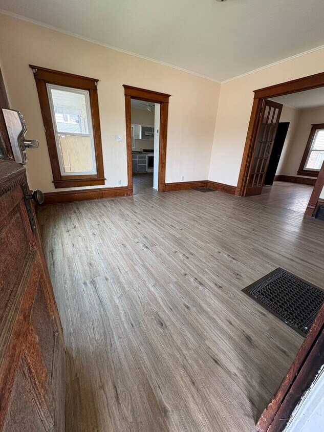 Foto principal - 103 1st St NE