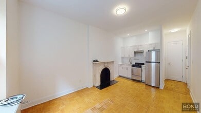 Building Photo - 147 E 72nd St