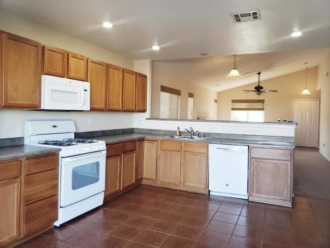 Building Photo - Cute Home in Parkhill Estates