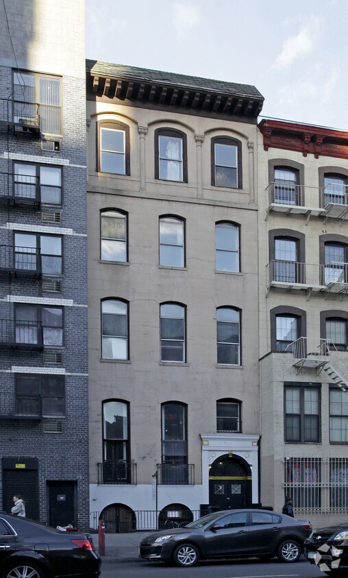 Building Photo - 251 W 14th St