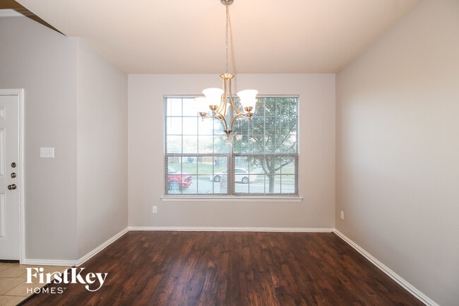 Building Photo - 1202 Jewel Ln