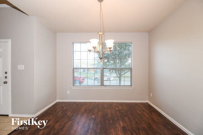 Foto del edificio - 1202 Jewel Ln