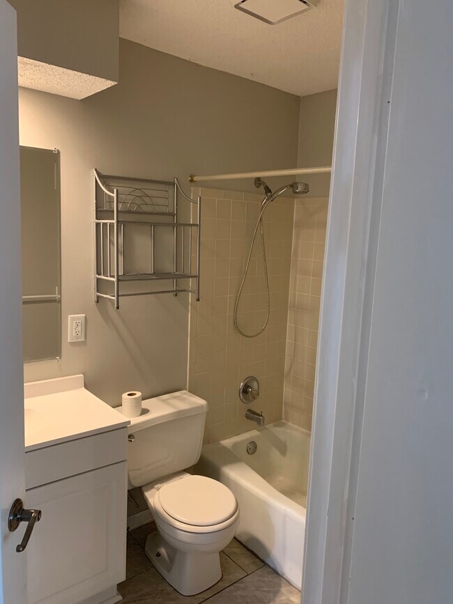 Building Photo - 14931 Riggs St