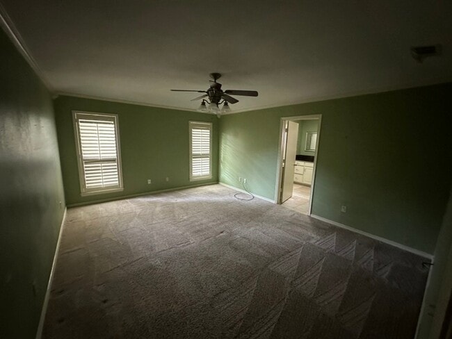 Building Photo - 2113 Evergreen Dr