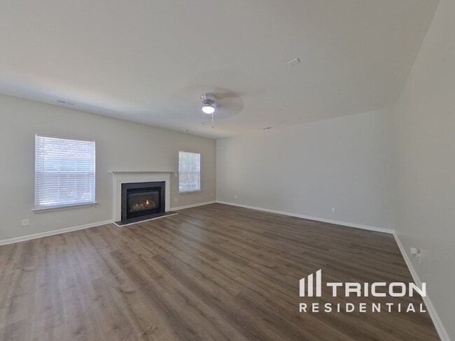Building Photo - 11035 Elven Dr