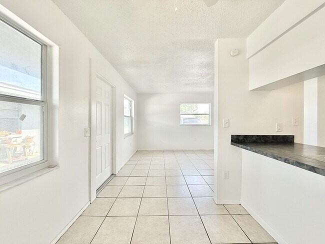 Foto del edificio - 3716 137th Ave N