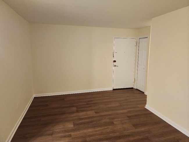 Building Photo - 1005 Chillum Rd