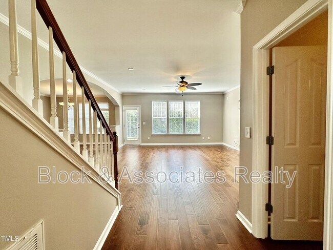 Foto del edificio - 414 Hilltop View St