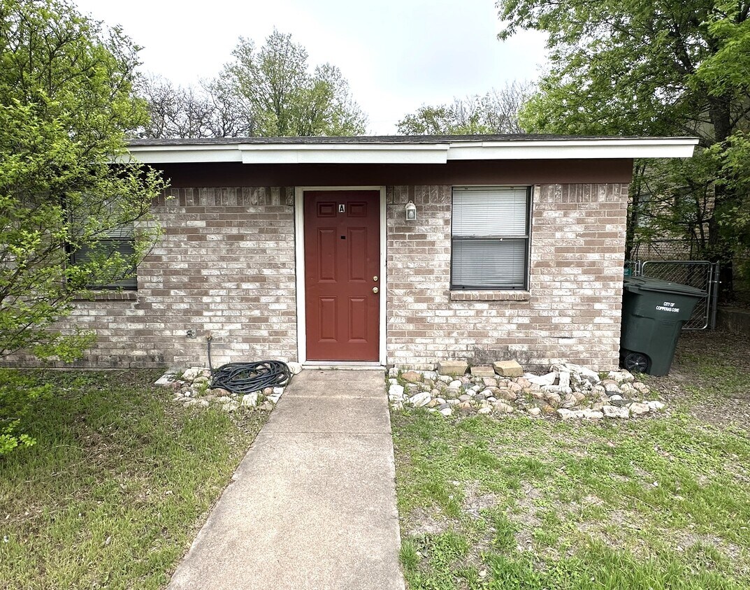 Foto principal - 918 Dryden Ave
