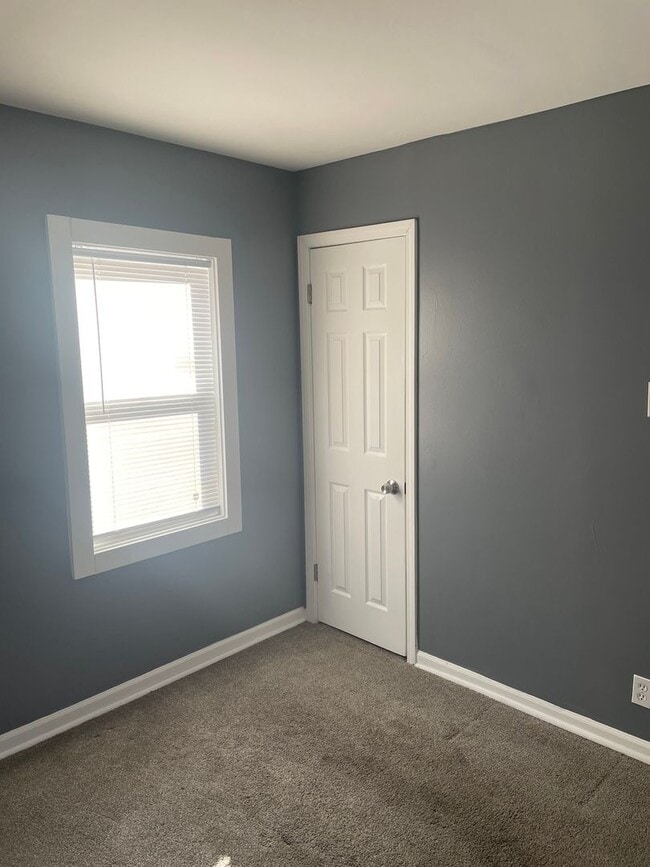 Building Photo - Brick Home with 2 Bathrooms